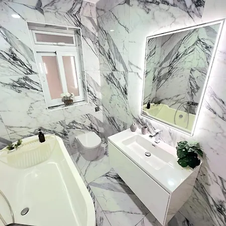 Dioor Luxurious By Dahlia