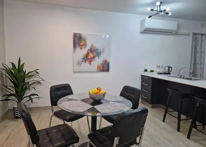 Apartment Dioor Luxurious By Dahlia San Ġiljan